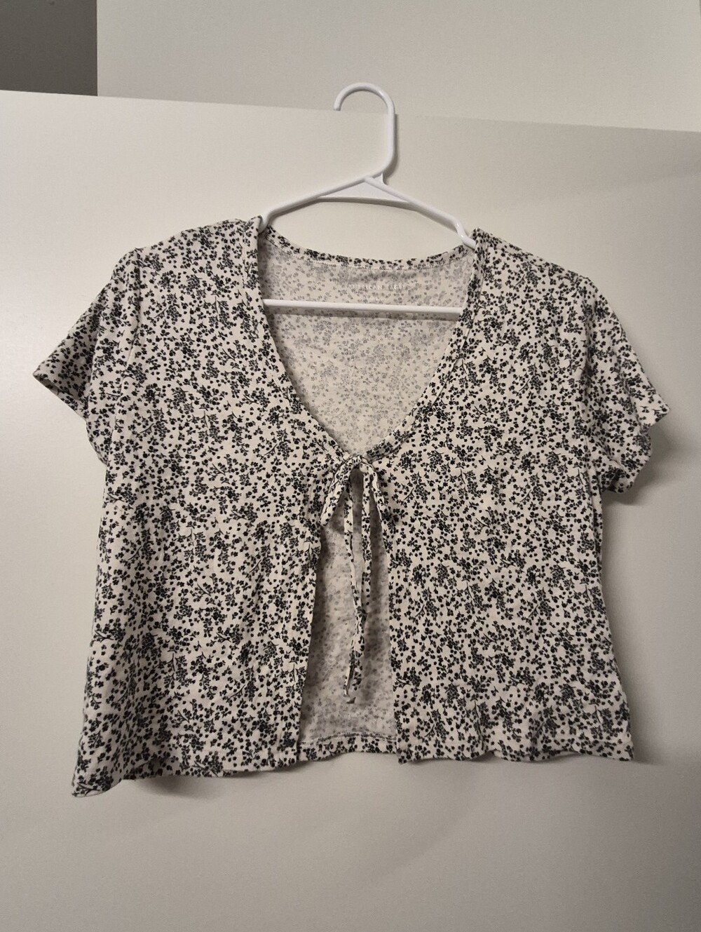 Black And White Tie-Front Floral Crop Top - American Eagle